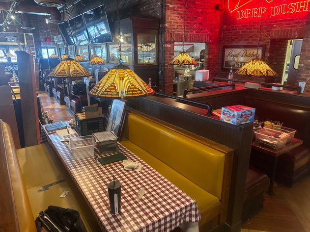 Image for Pizzeria Uno Complete Restaurant Liquidation – Conshohocken, PA