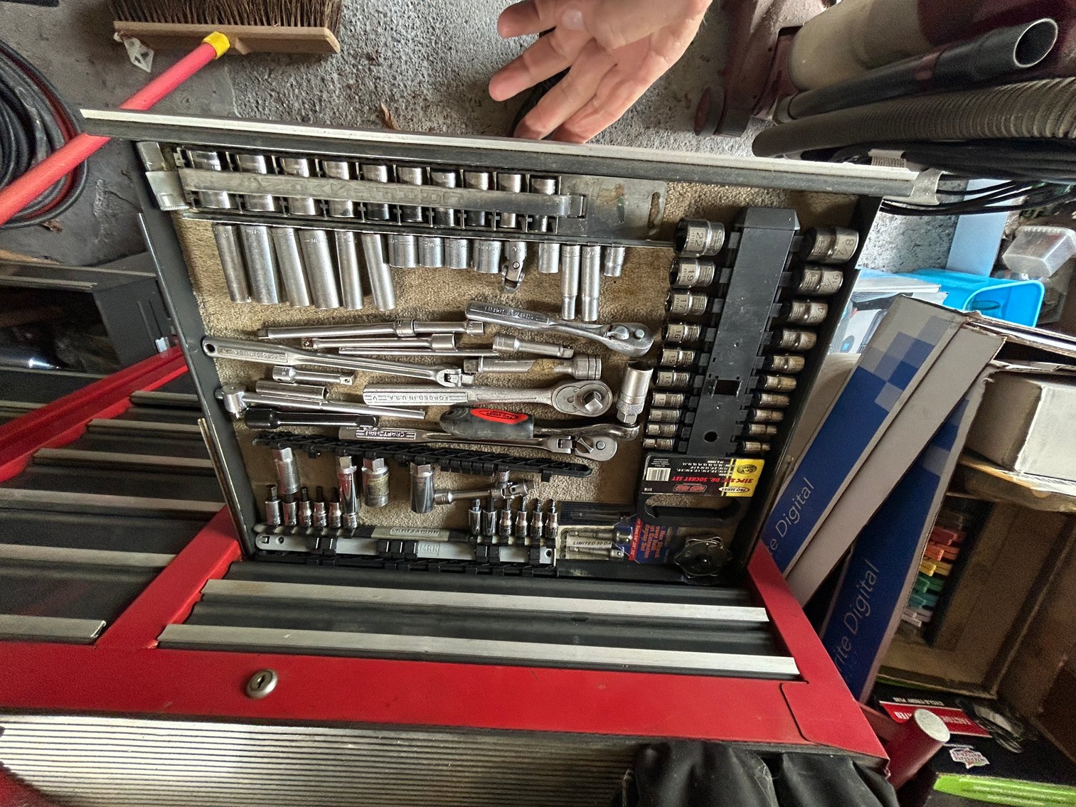 Image for LIVE Estate Auction Tools, Old Bicycle Parts, Furniture, Household Items and More - Pottstown PA