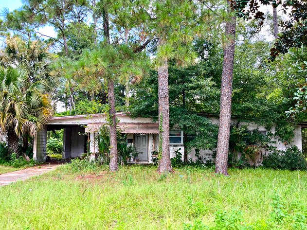 Image for 128 W. Highland Drive Absolute Auction