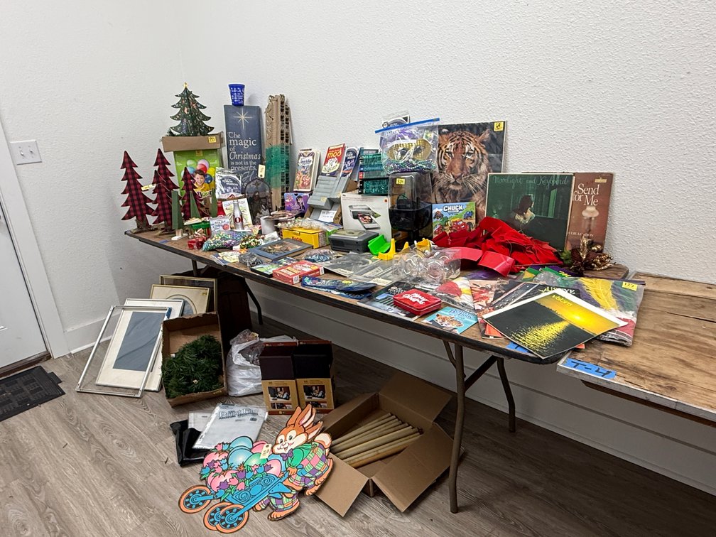 Image for Bulk Reseller Lot - Vintage Americana Auction No Sales