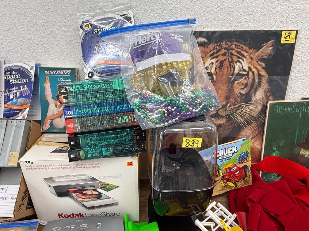 Image for Bulk Reseller Lot - Vintage Americana Auction No Sales