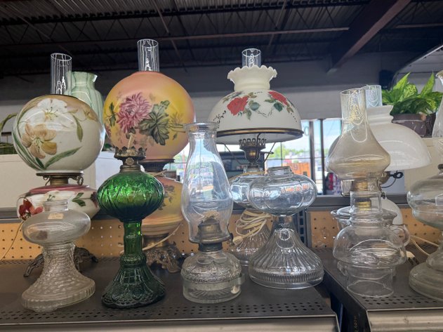 Image for Antique Oil Lamps, Kerosene Lamps, Electric Converted Oil Lamps & Vintage Lighting Online Auction