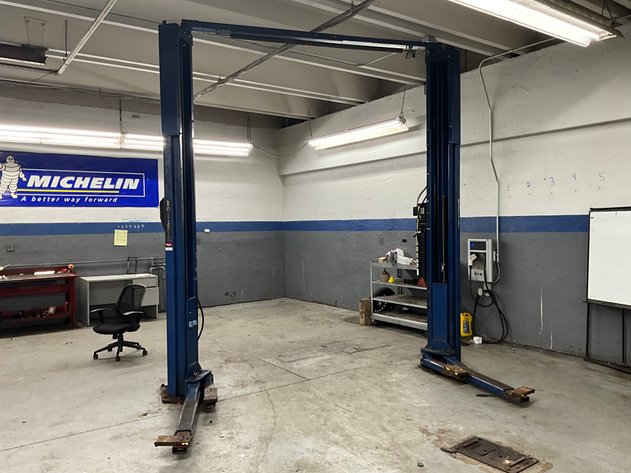 Image for (Toledo OH) Lifts, Auto Equipment, Tools, Shelving, Golf Cart, Fixtures (Central Ave)