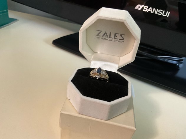 Image for (Toledo OH) Jewelry, Purses, Household Furnishings, Tools (Chapel Dr.)