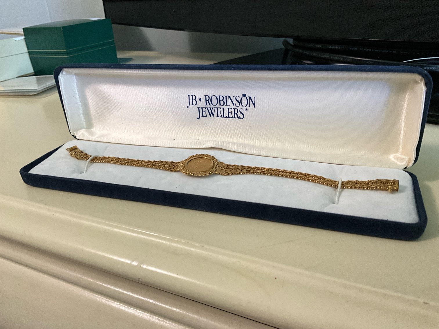 Image for (Toledo OH) Jewelry, Purses, Household Furnishings, Tools (Chapel Dr.)