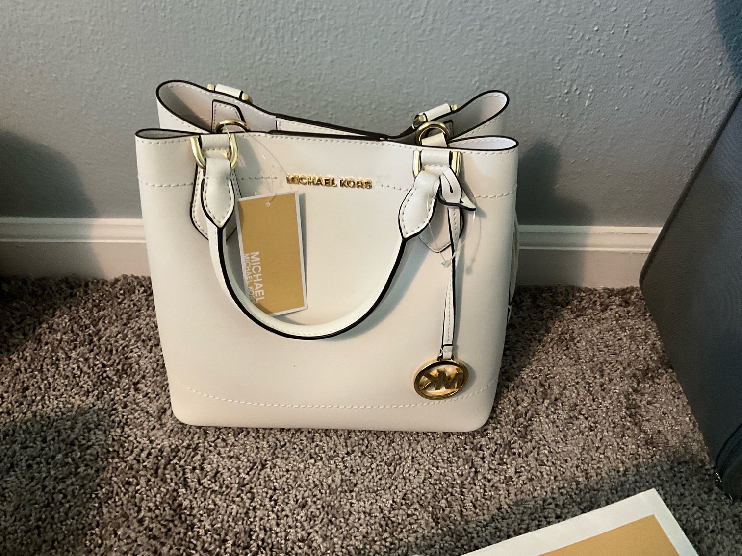 Image for (Toledo OH) Jewelry, Purses, Household Furnishings, Tools (Chapel Dr.)