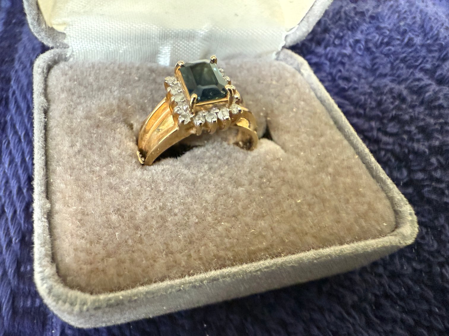 Image for (Toledo OH) 10KT Gold , 24KT Gold, 925, Sterling Silver, Coins, Home Decor, Dolls (Cinnamon Teal)