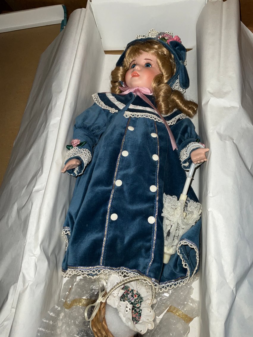 Image for (Monroe MI) Chrysler PT Cruiser, Thomas Kinkade Prints, Doll Collection, Tools, Furniture (N. Otter Creek)