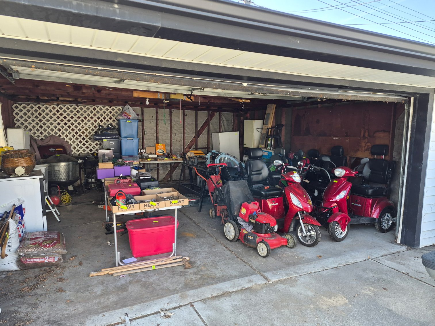 Image for (Wyandotte MI) Trust Auction! Chevrolet Suburban, Tools, Contents, Scooters, Household Furnishings, Scrap (21st)