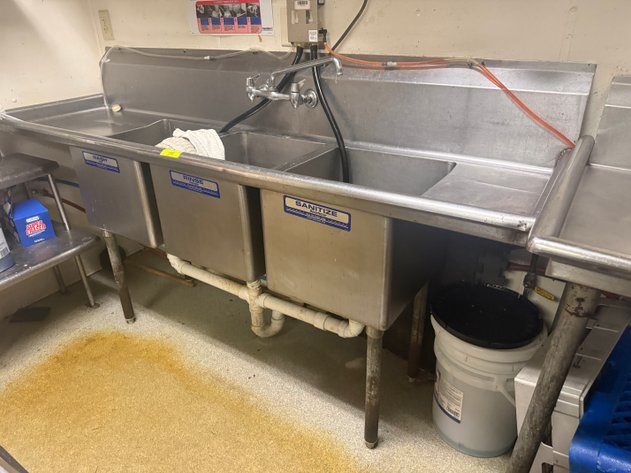 Image for (Lyons OH) Restaurant Equipment Faten's Den Restaurant Lyons OH - Items Selling Individually (N. Adrian St)