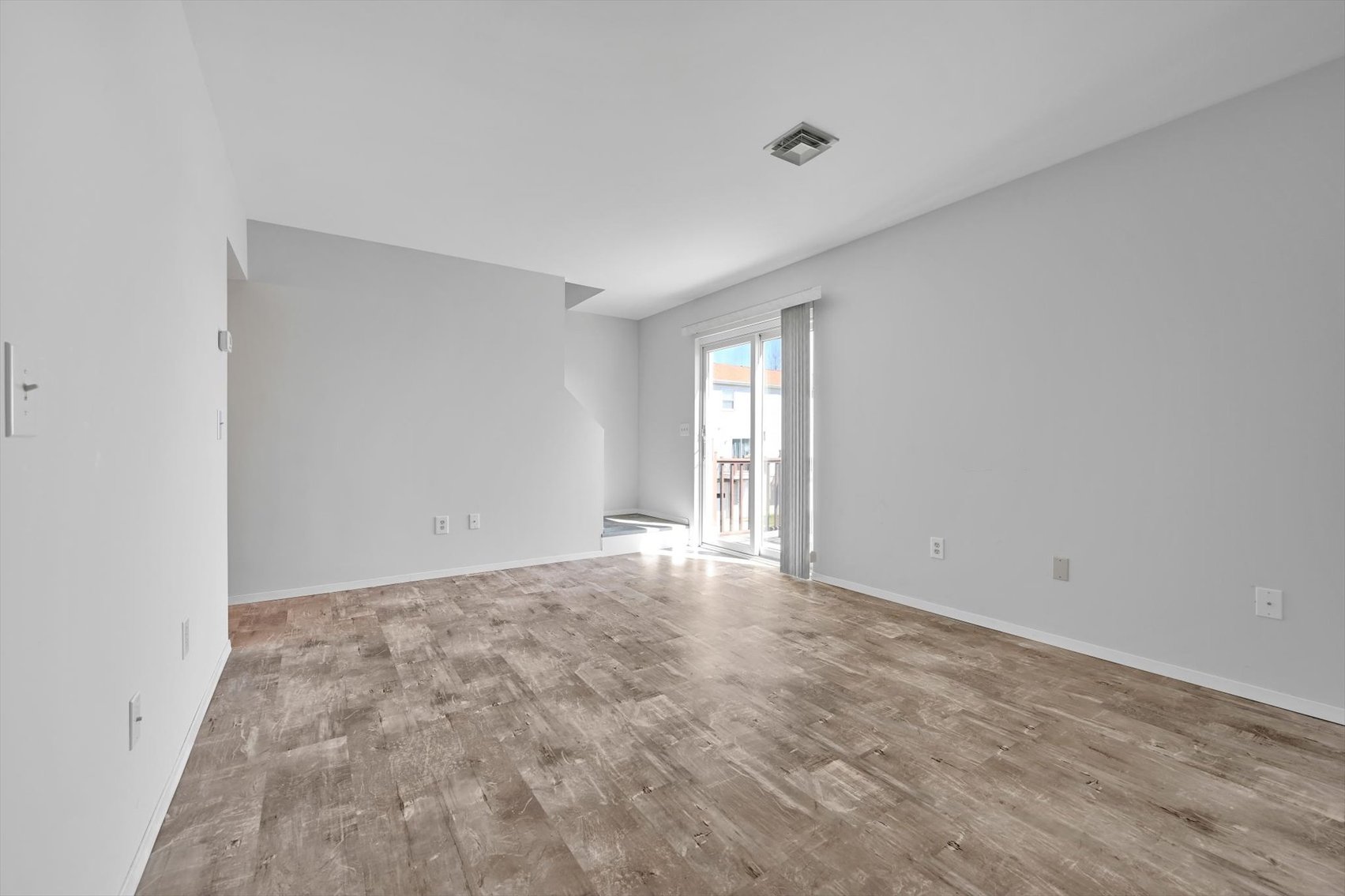 Image for Palmyra Real Estate Auction - Interior Townhome