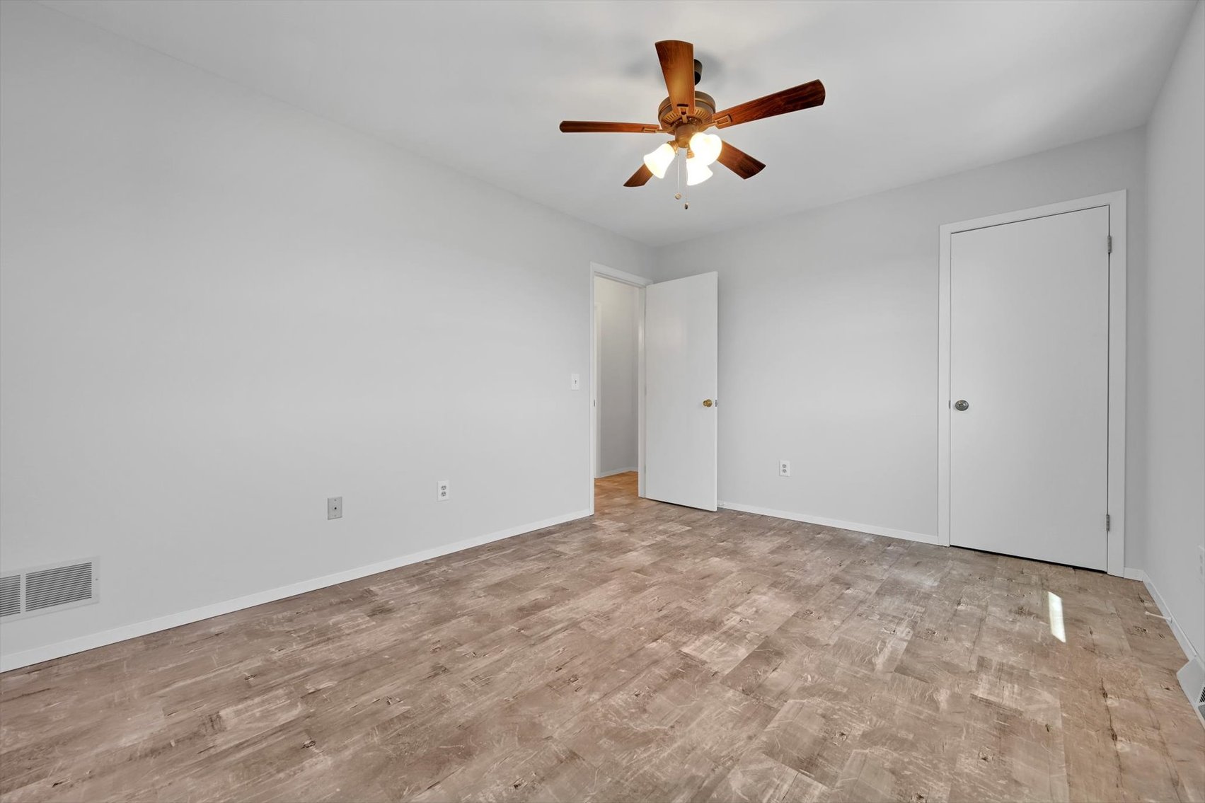 Image for Palmyra Real Estate Auction - Interior Townhome