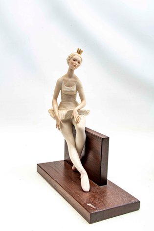 Image for Tan Auction - Fine Porcelains and More