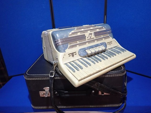 Image for Helen O'Shea Moving Auction - Guelph