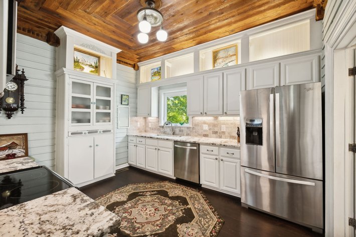 Image for Exquisite Victorian Home in Downtown Centerville