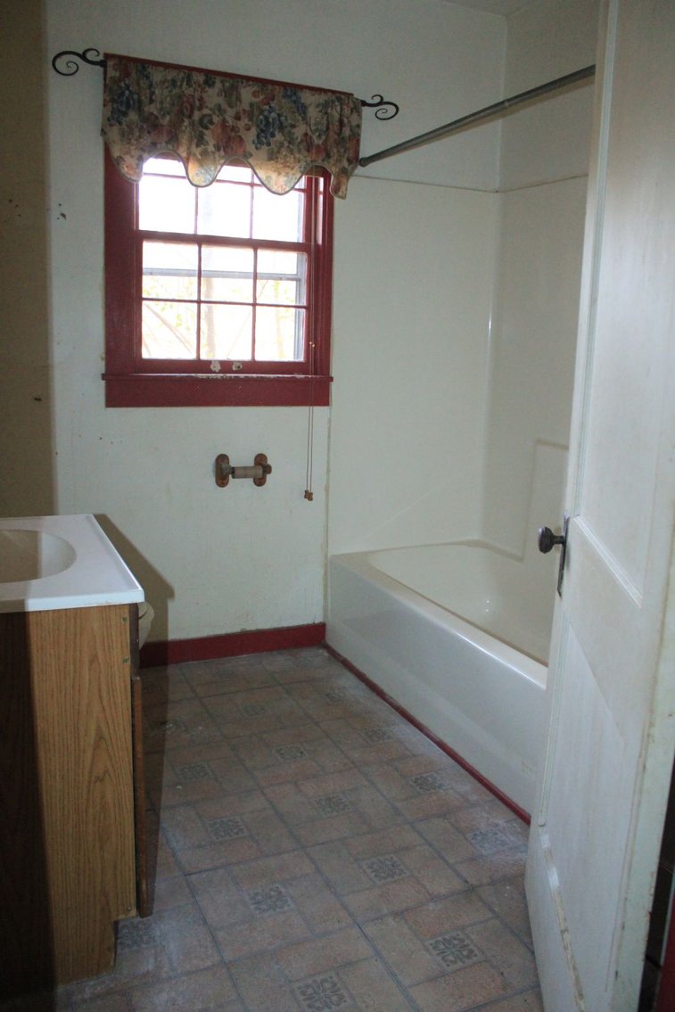 Image for Fixer-Upper in Scotts Hill - Decatur County (TN River Country)