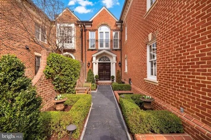 Image for $2.8 Million McLean Mansion Luxury Downsizing Auction