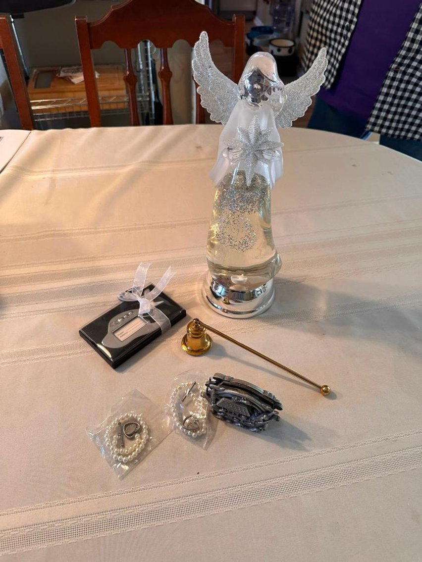 Image for Short Notice Household & Collectibles