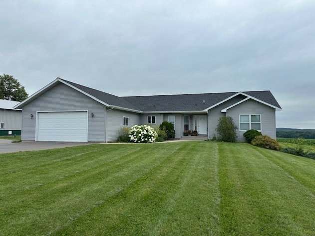 Image for Garry & Barb Schmidt Real Estate Auction