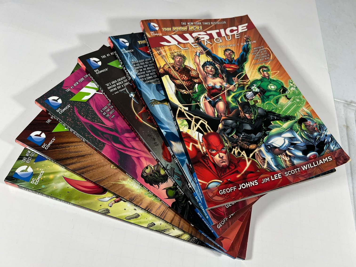 Image for COMICS & COLLECTIBLES - 600+ LOTS - ABSOLUTE