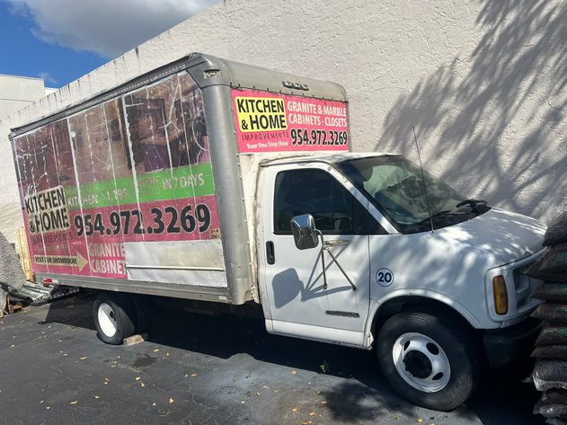 Image for MACHINERY, EQUIPMENT, BOX TRUCK ++ ABSOLUTE