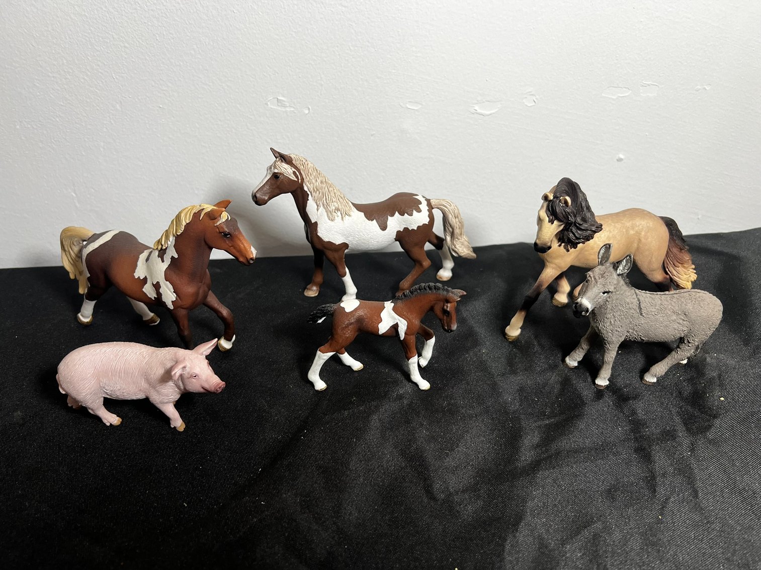 Image for ESTATE AUCTION - ARTWORK, COLLECTIBLES, LEATHER FURNITURE & MORE