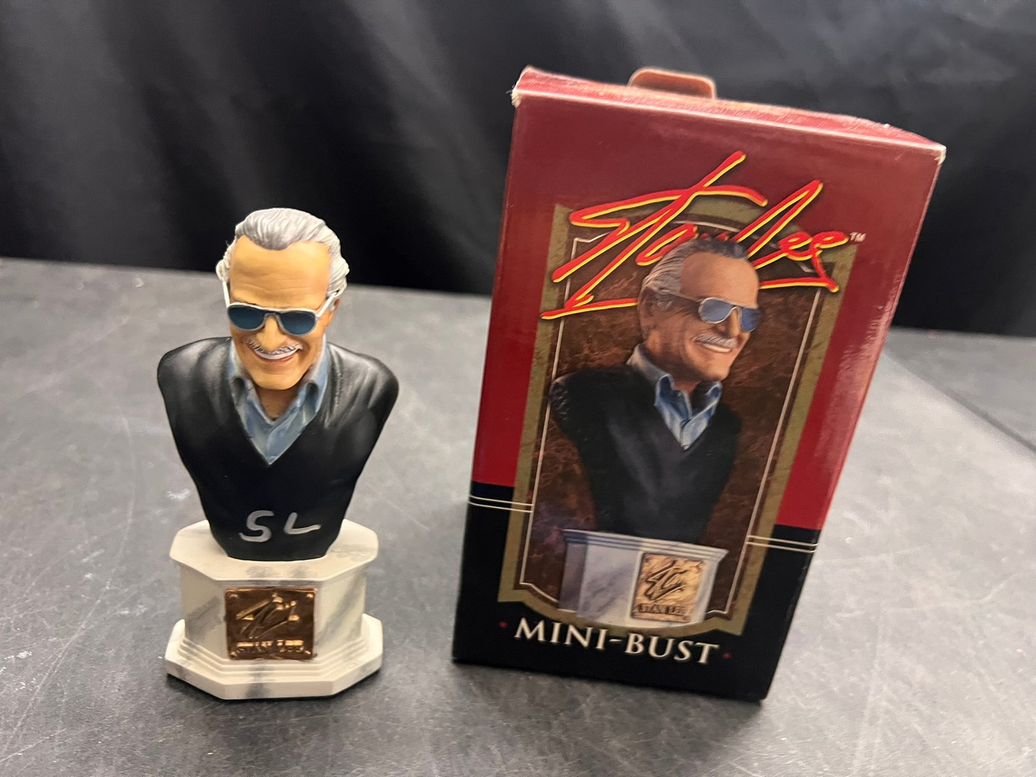 Image for COMICS & COLLECTIBLES - 700+ LOTS