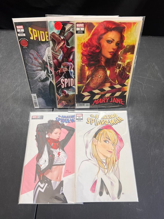 Image for COMICS & COLLECTIBLES - 500+ LOTS