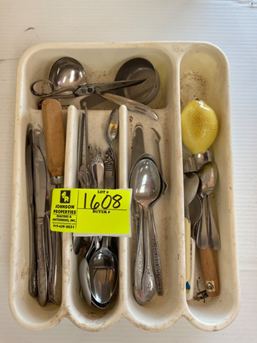 Image for Round 3: Things from the Past Antiques & Collectibles