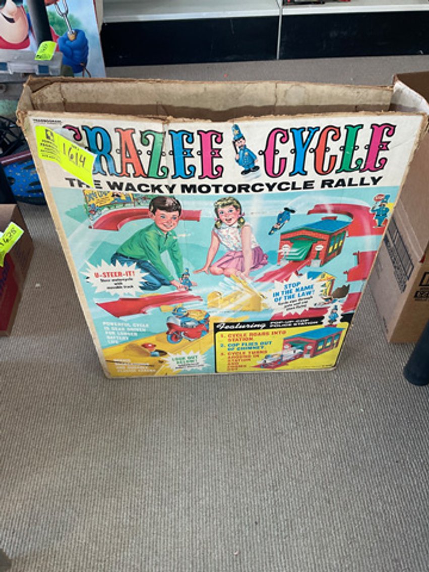 Image for Round 3: Things from the Past Antiques & Collectibles