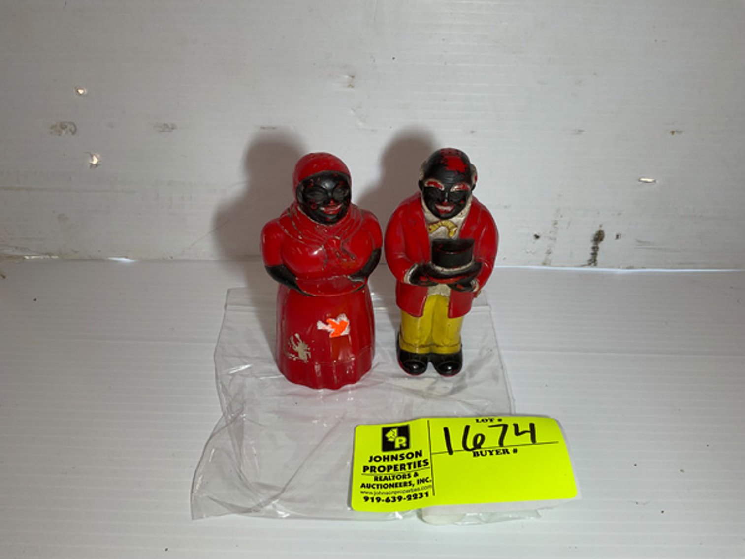 Image for Round 3: Things from the Past Antiques & Collectibles