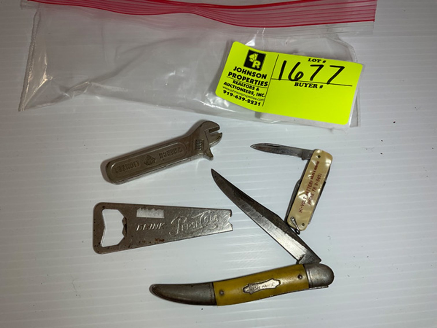 Image for Round 3: Things from the Past Antiques & Collectibles