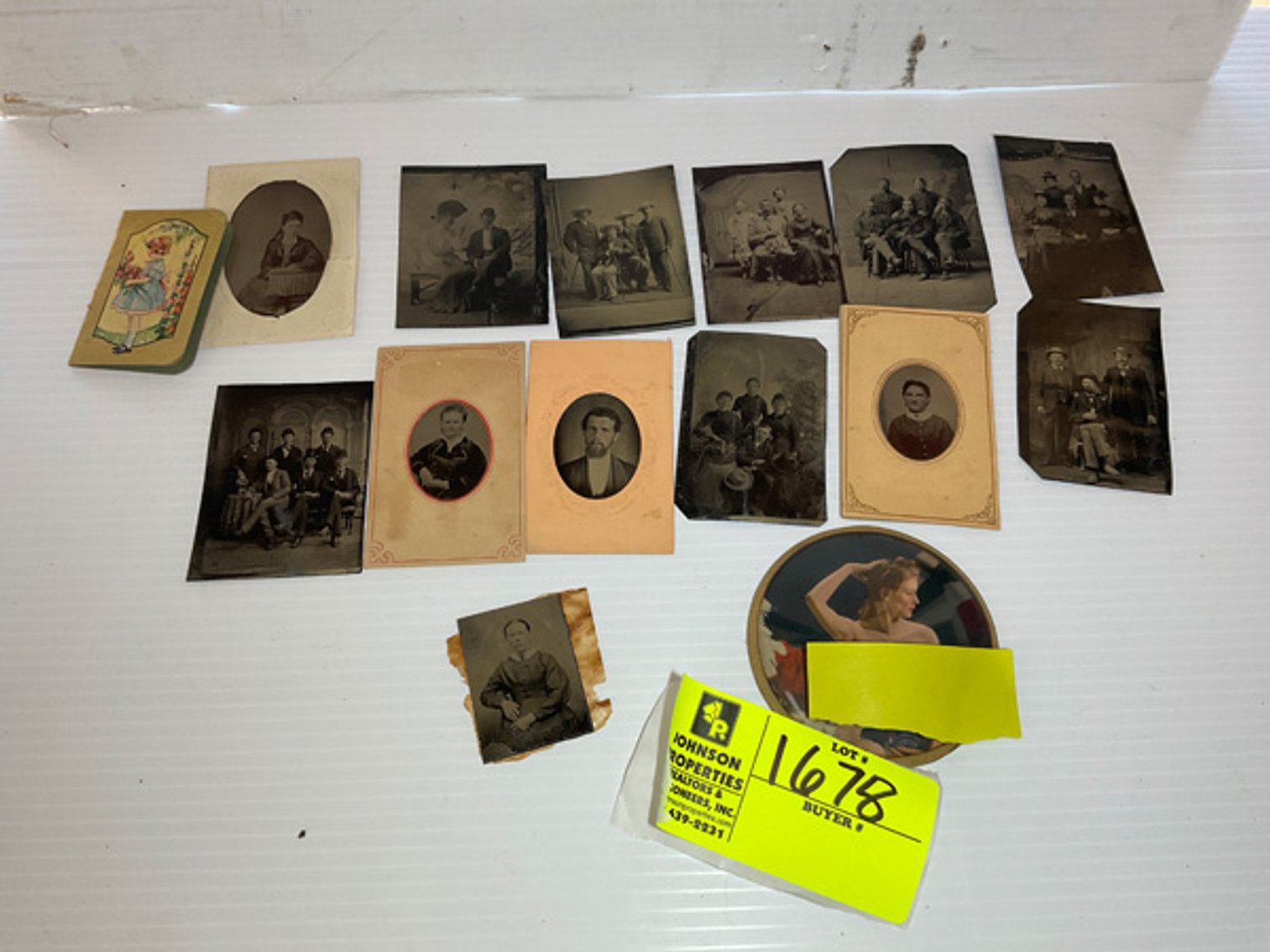 Image for Round 3: Things from the Past Antiques & Collectibles