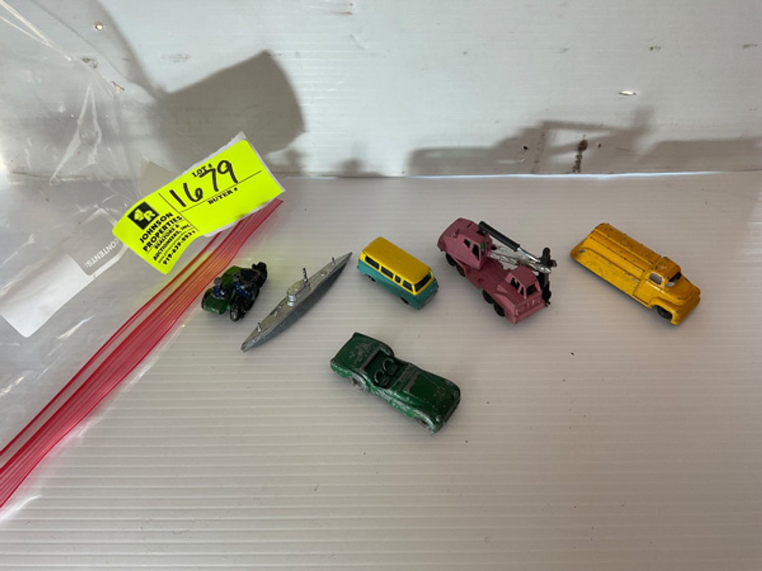 Image for Round 3: Things from the Past Antiques & Collectibles