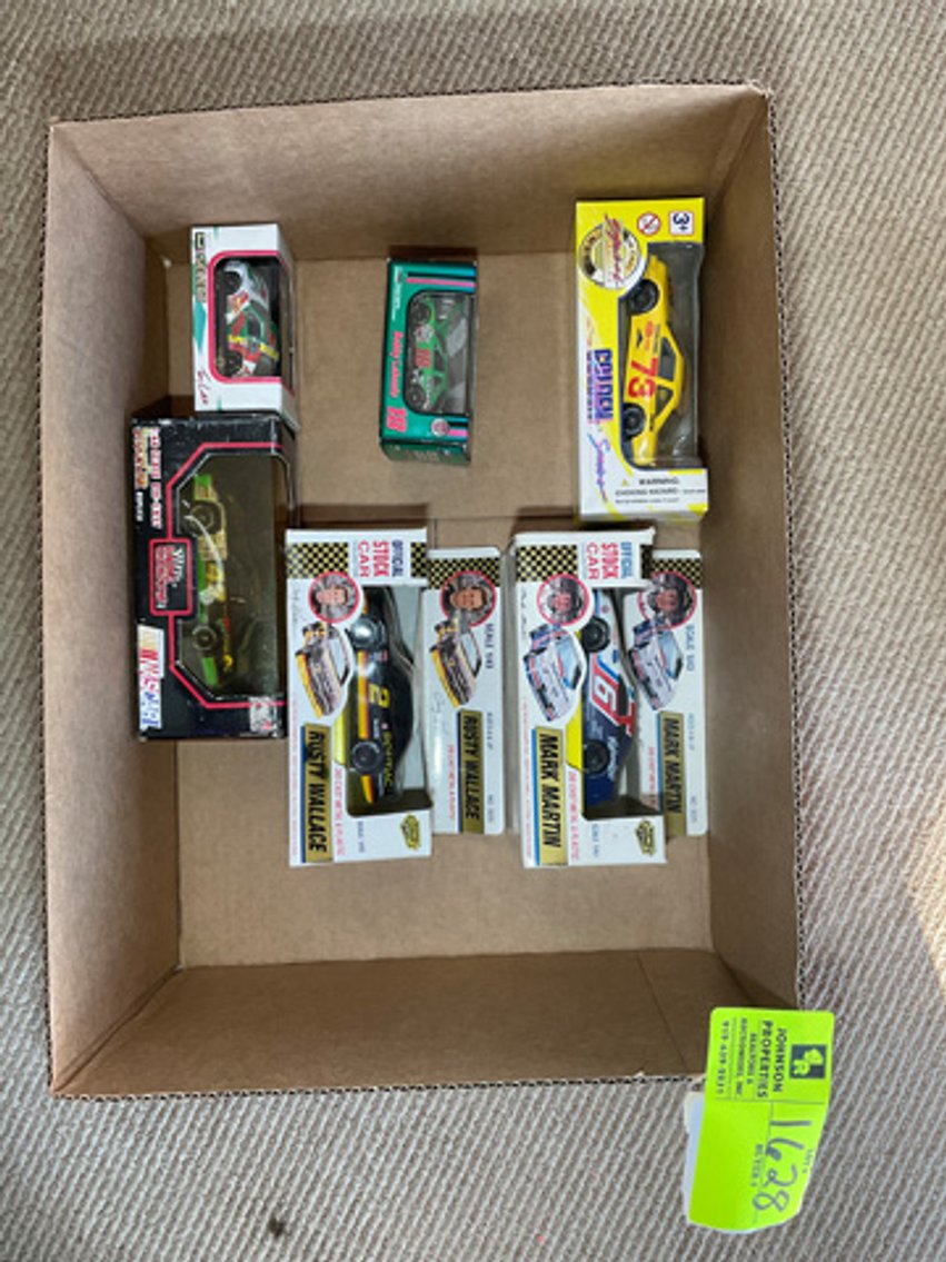 Image for Round 3: Things from the Past Antiques & Collectibles