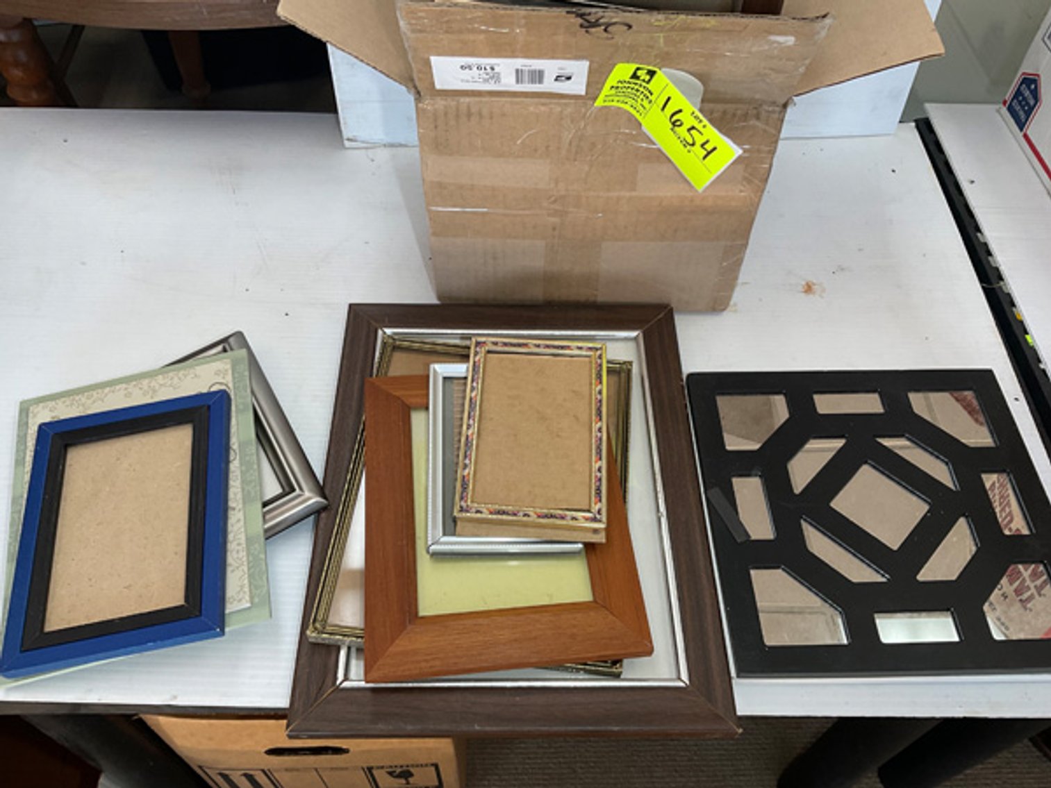 Image for Round 3: Things from the Past Antiques & Collectibles