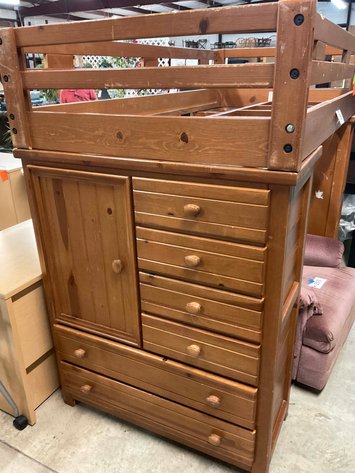 Image for New and Nearly New Thrift Shop Retirement Auction Events - LIVE AUCTION