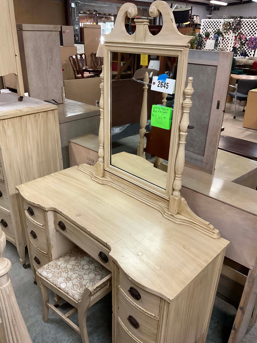 Image for New and Nearly New Thrift Shop Retirement Auction Events - LIVE AUCTION