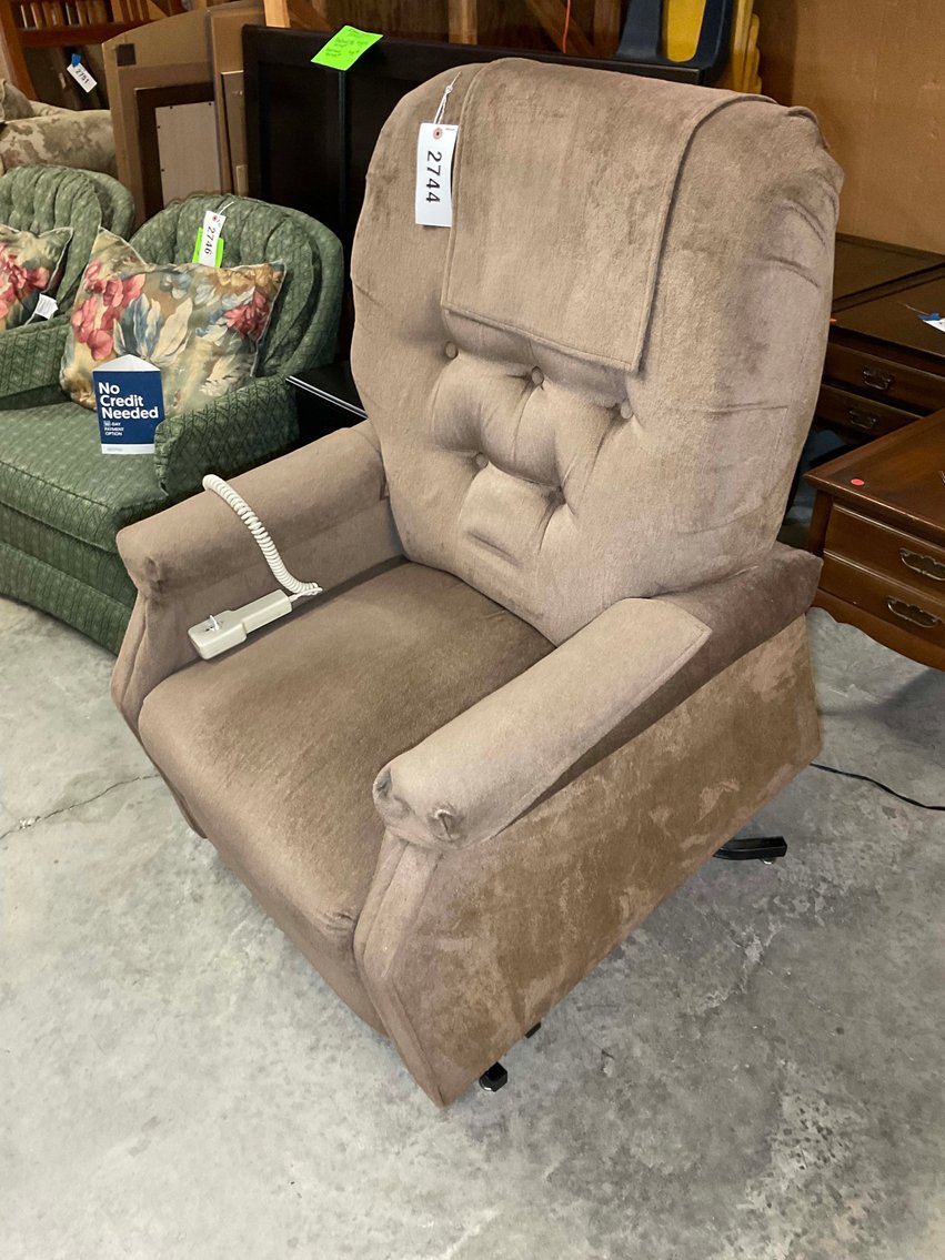 Image for New and Nearly New Thrift Shop Retirement Auction Events - LIVE AUCTION