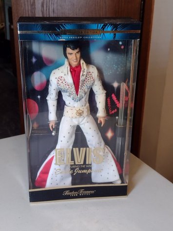 Image for #48-Estate John Deere Tractor, Modern Furniture, HUGE Elvis Collection and MORE Online Auction