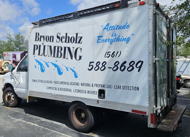 Image for Riviera Beach, FL: Box Van and Enclosed Trailer