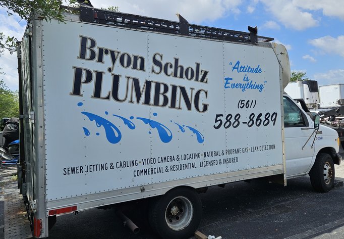 Image for Riviera Beach, FL: Box Van and Enclosed Trailer