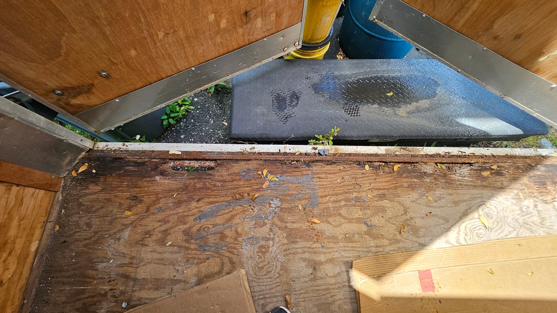 Image for Riviera Beach, FL: Box Van and Enclosed Trailer