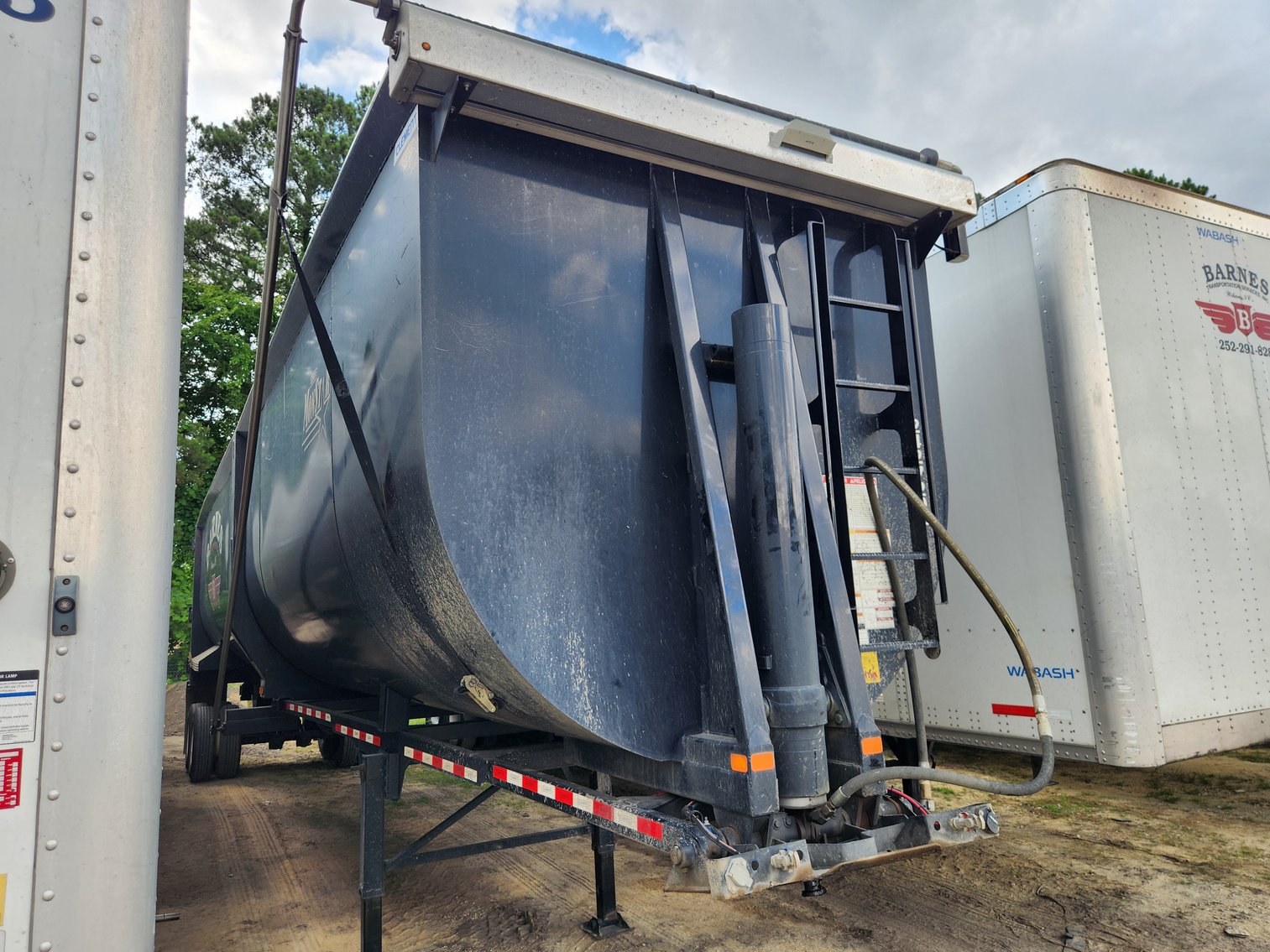 Image for Wilson, NC: Late Model Flatbed Conestoga, Hopper Bottom & End Dump Semi Trailer Auction