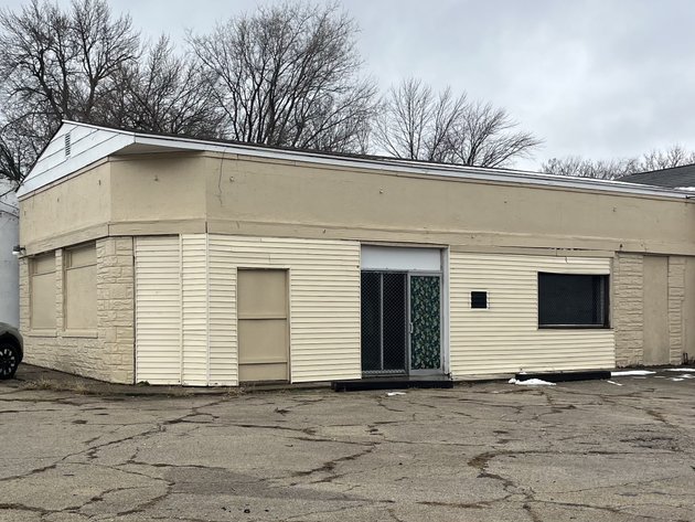 Image for IL: 2,730±SF Commercial Retail Building in Decatur & 3 Residential Homes in Havana & Galesburg (Macon, Mason & Knox County)