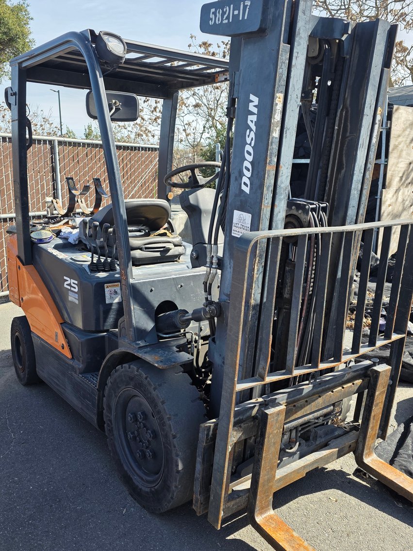 Image for Oakland CA: Scaffolding Equipment, DOOSAN 25 Forklift, Storage Building & Shipping Container