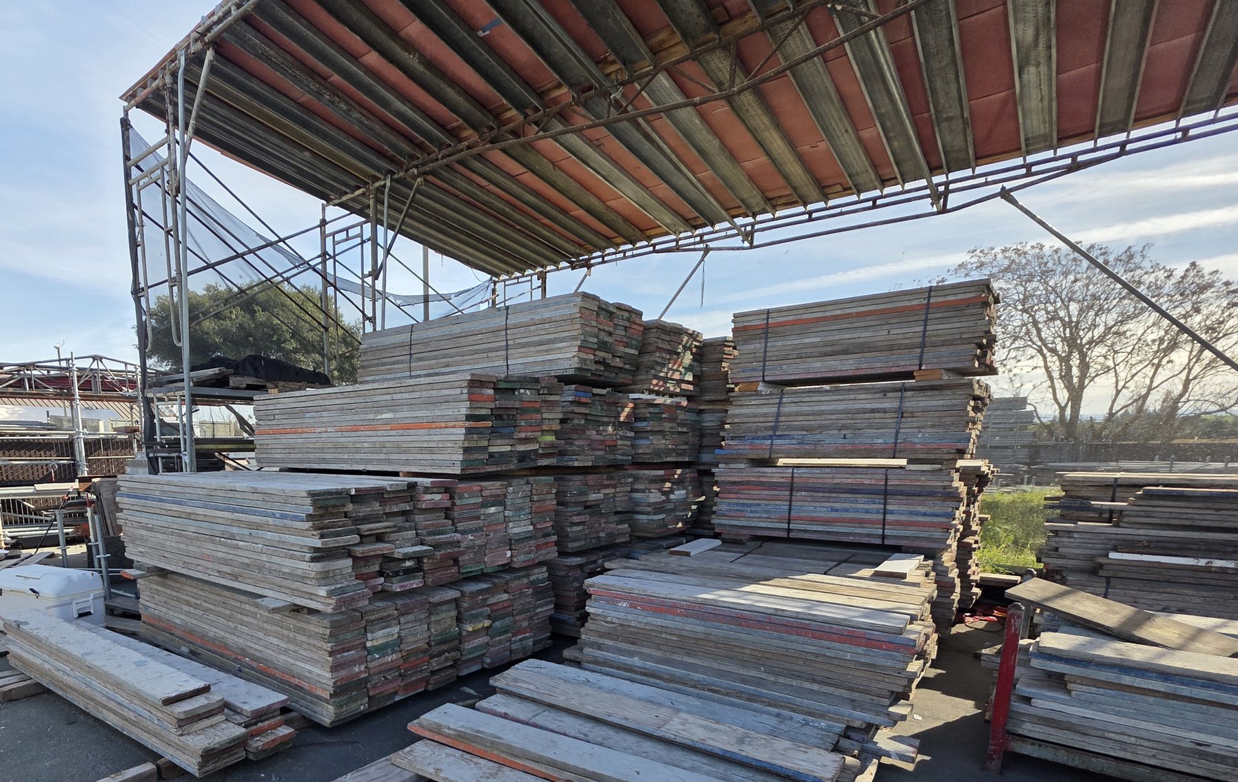 Image for Oakland CA: Scaffolding Equipment, DOOSAN 25 Forklift, Storage Building & Shipping Container