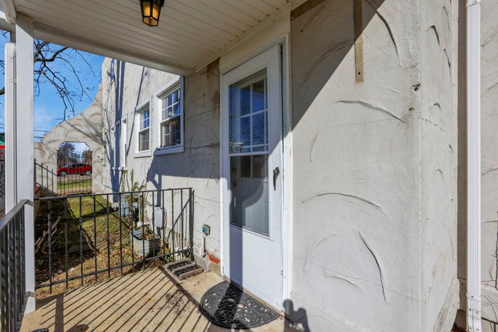 Image for Onsite Live House Auction 1223 W Main St Newark, Ohio 43055 April 18th 2pm