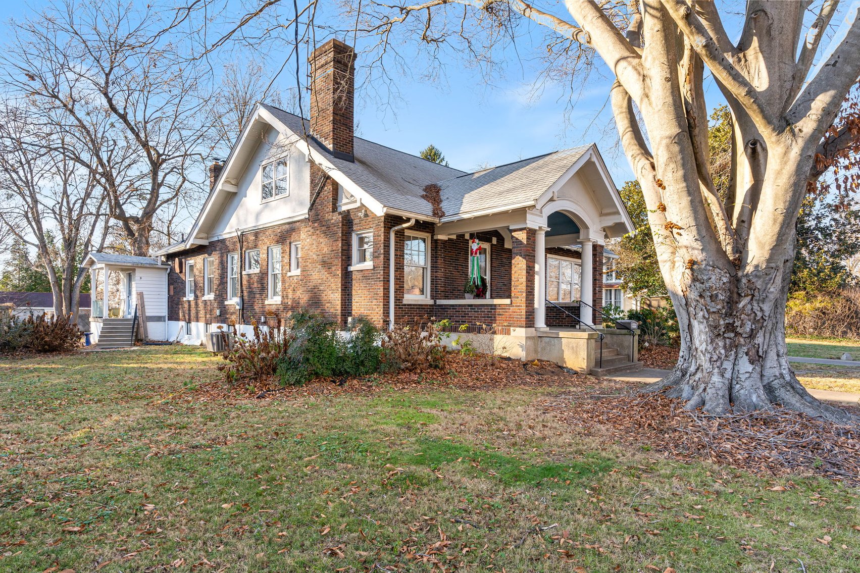 Image for 160 N Galt Ave-ONLINE AUCTION ONLY-BIDDING HAS STARTED