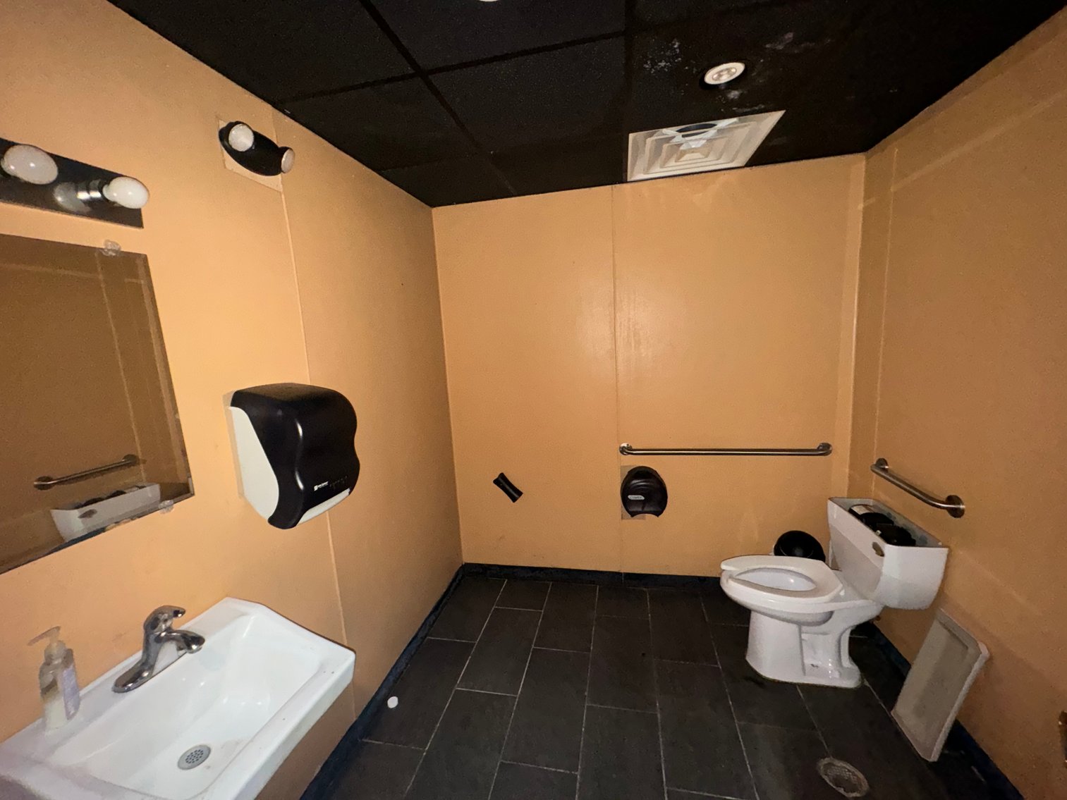 Image for MINIMUM BID AUCTION $199,000! 730 S Main St